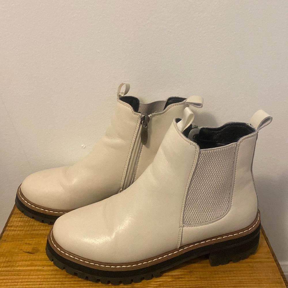 Aqua Diva Water Resistant Leather Chelsea Boots